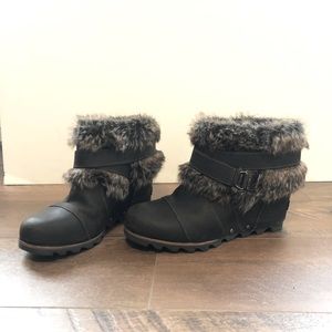 Sorel Joan or Arctic fur wedge